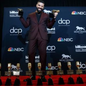 Lee más sobre el artículo Drake triunfa en los Billboard Music Awards