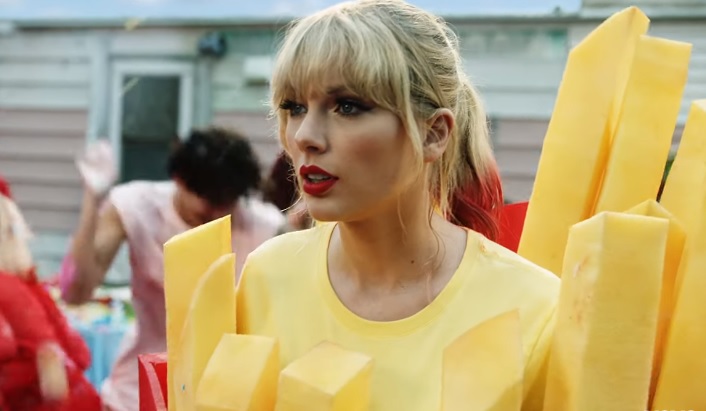 En este momento estás viendo Taylor Swift estrena el video de “You Need To Calm Down”