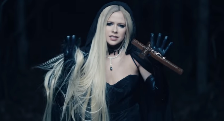 En este momento estás viendo Avril Lavigne lanzó nueva canción “I Fell In Love With The Devil”