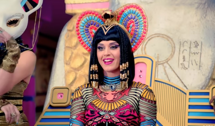 En este momento estás viendo Culpan de plagio a Katy Perry por su canción “Dark Horse”