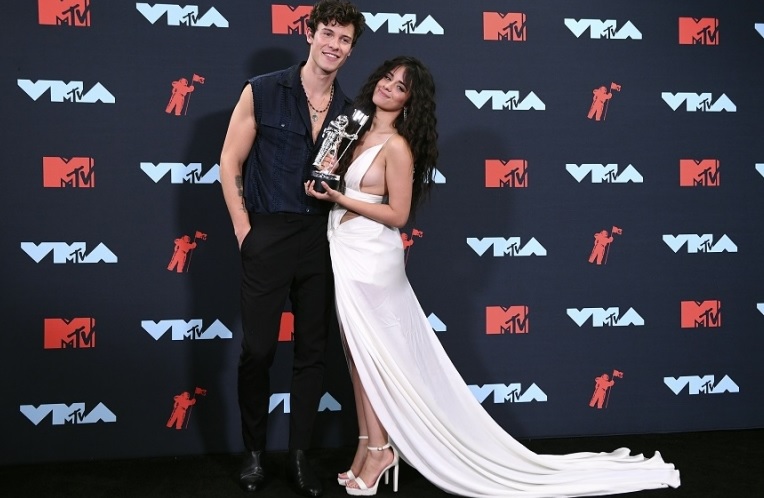 En este momento estás viendo Shawn Mendes y Camila Cabello ganan premio por “Señorita” en los MTV Video Music Awards