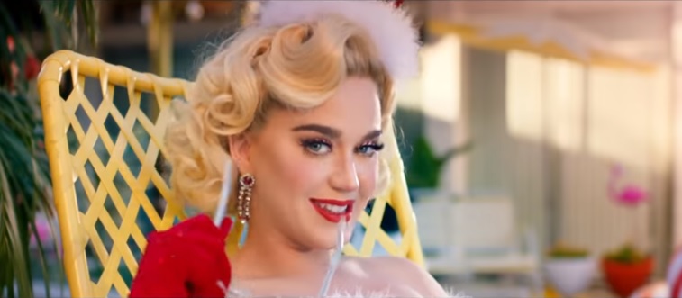 En este momento estás viendo Katy Perry lanza nueva canción “Cozy Little Christmas”