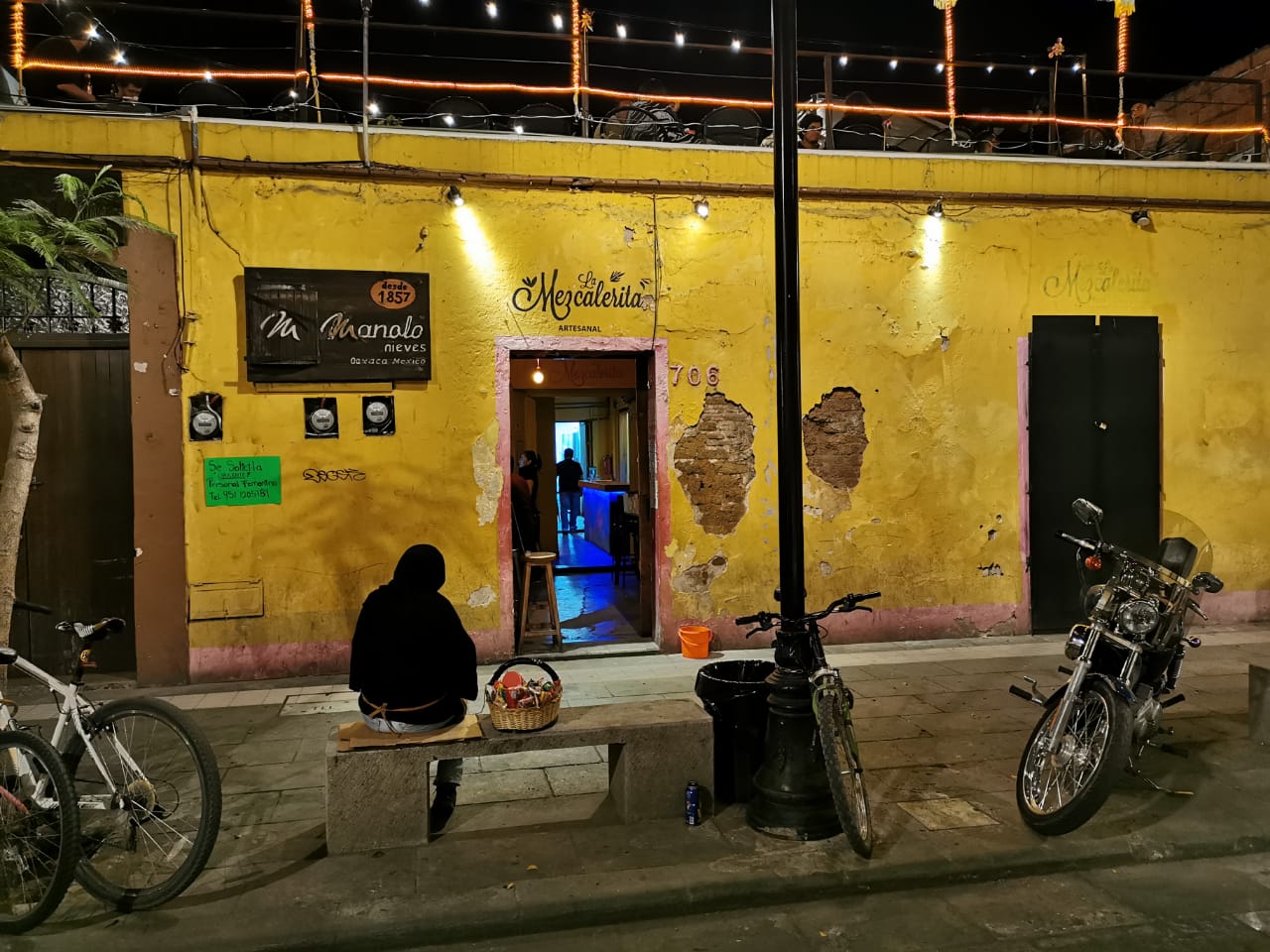 En este momento estás viendo La Mezcalerita, lugar de Oaxaca donde rinden homenaje al mezcal de forma ancestral