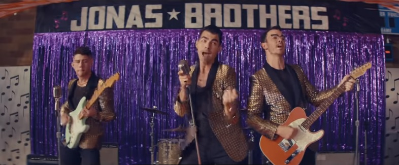 En este momento estás viendo Jonas Brothers lanzaron nueva canción “What A Man Gotta Do”