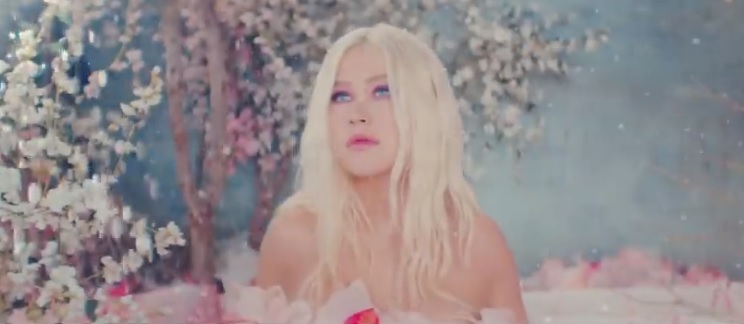En este momento estás viendo Christina Aguilera lanza nueva canción “Fall On Me” junto a A Great Big World