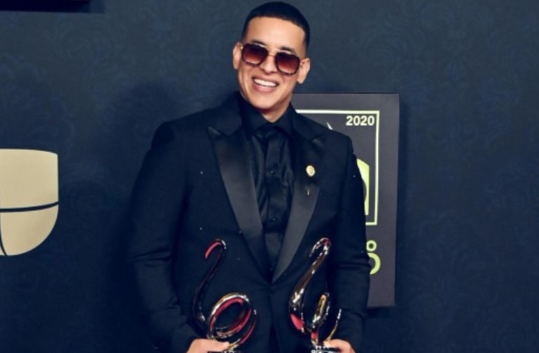 En este momento estás viendo Daddy Yankee triunfa en Premio Lo Nuestro