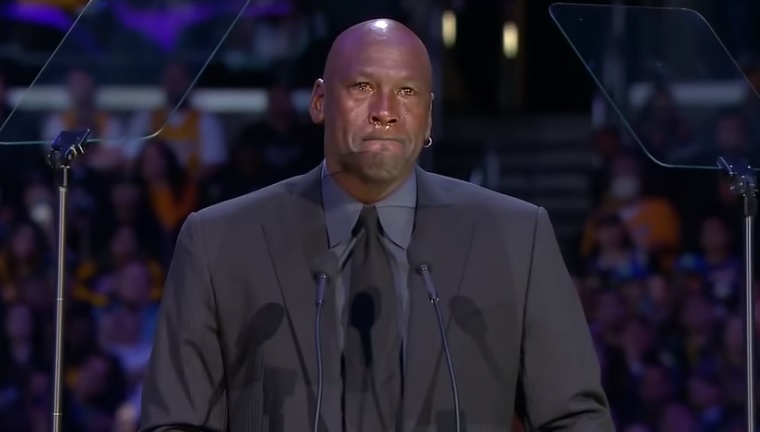 En este momento estás viendo Michael Jordan rompe en llanto durante el homenaje a Kobe Bryant