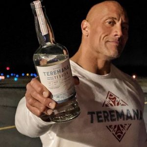 Lee más sobre el artículo Dwayne Johnson lanza su tequila “Teremana” hecho en México