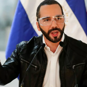 Lee más sobre el artículo Popularidad de presidente de El Salvador repunta, revela encuesta
