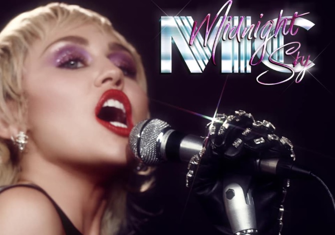 En este momento estás viendo Miley Cyrus anuncia su nuevo sencillo “Midnight Sky”