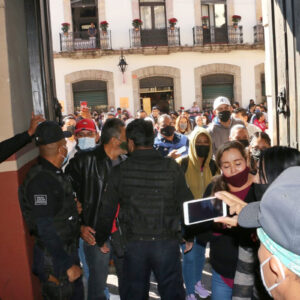 Lee más sobre el artículo Maestros de la CNTE toman Congreso de Michoacán; hasta las nochebuenas se llevaron