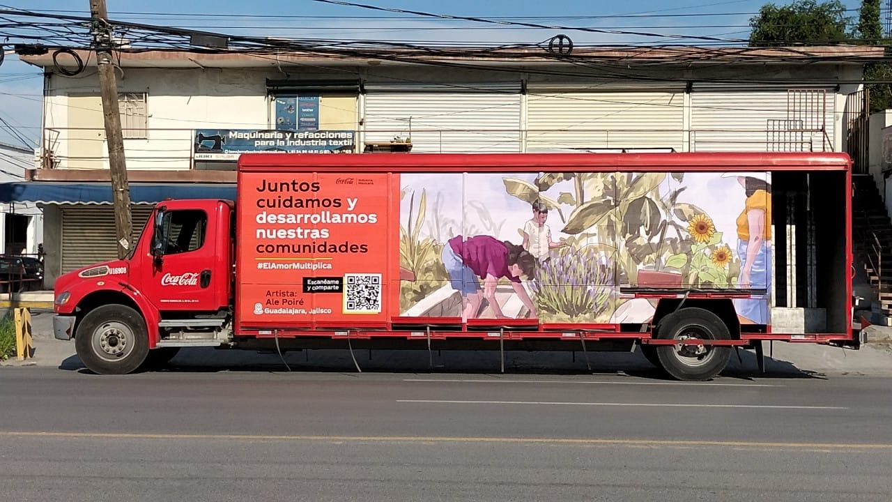 En este momento estás viendo Coca Cola decora sus camiones con murales comunitarios